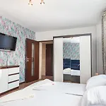 Plac Uniwersytecki 15b منزل للإقامة *
