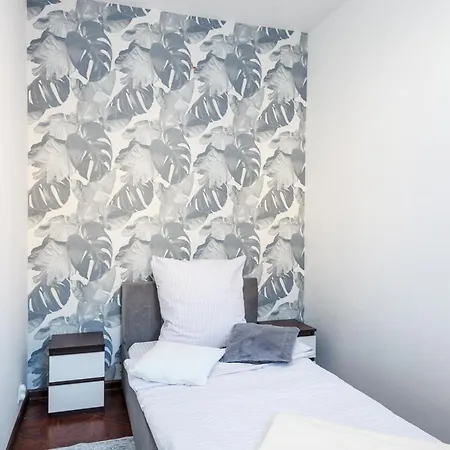 Plac Uniwersytecki 15b