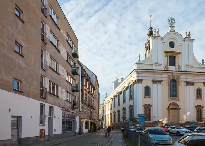 Plac Uniwersytecki 15b *